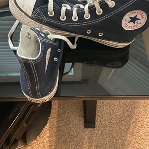Men’s size 7 converse